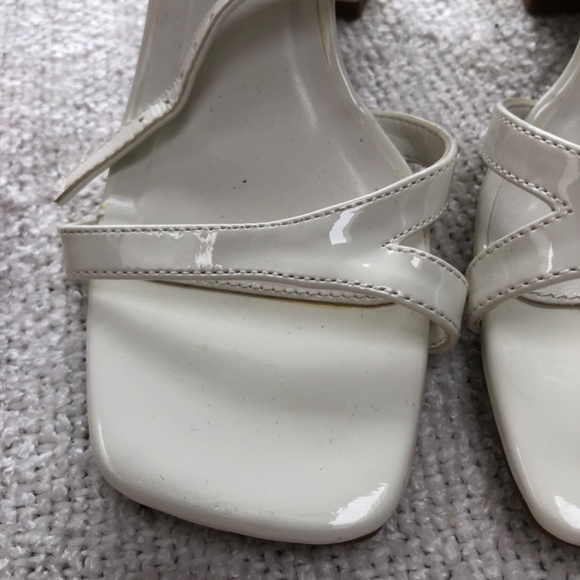 Wild Diva , size 6 white dress shoes, chunky heel, strappy shoes. New - Picture 2 of 7